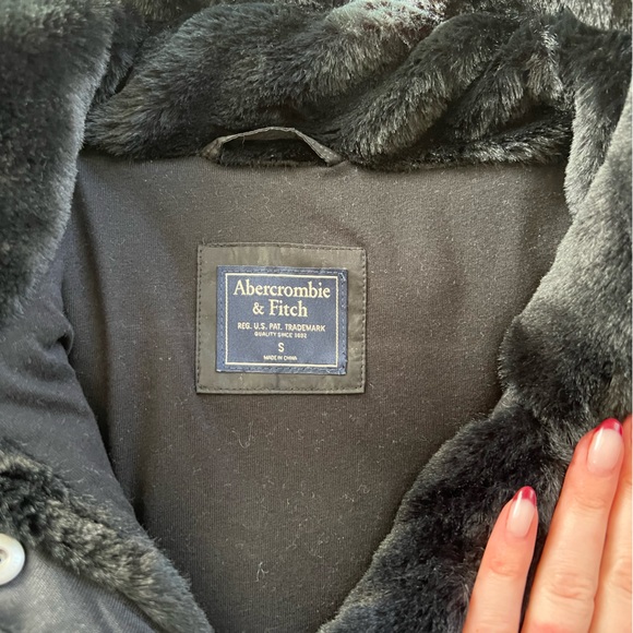 Faux Fur Abercrombie Jacket - Picture 2 of 2